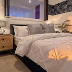 Lux 2bed 2bath With Terrace Center Elland