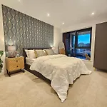 Lux 2bed 2bath With Terrace Center Apartment