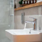 Lux 2bed 2bath With Terrace Center * Elland